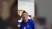 快气哭了！武磊单刀摔倒让毛剑卿上海话爆粗：XXX，哪能了？